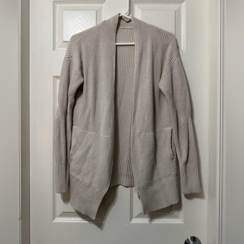 Lululemon athletica cashlu sweater size 6/8 euc